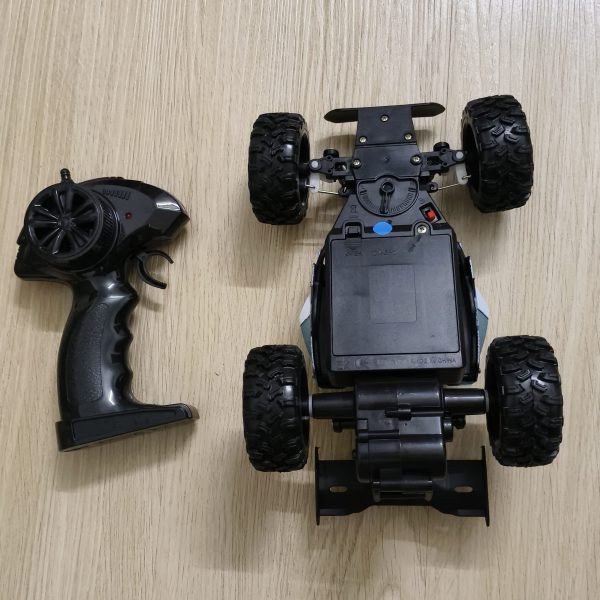 1:18 Small High-speed Off-road 2.4 G Remote Control Car Drifting 15KM/H Adapted To The Anti collision Setting Of The Various Sections Of The Road Rubber Large Tire, Dual Battery Children's Toy Car