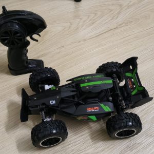 1:18 Small High-speed Off-road 2.4 G Remote Control Car Drifting 15KM/H Adapted To The Anti-collision Setting Of The Various Sections Of The Road Rubber Large Tire, Dual Battery Children's Toy Car